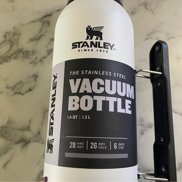 Stanley stainless steel Vaccum Bottle 1.4 qt/ 1.3 L - Picture 3 of 7